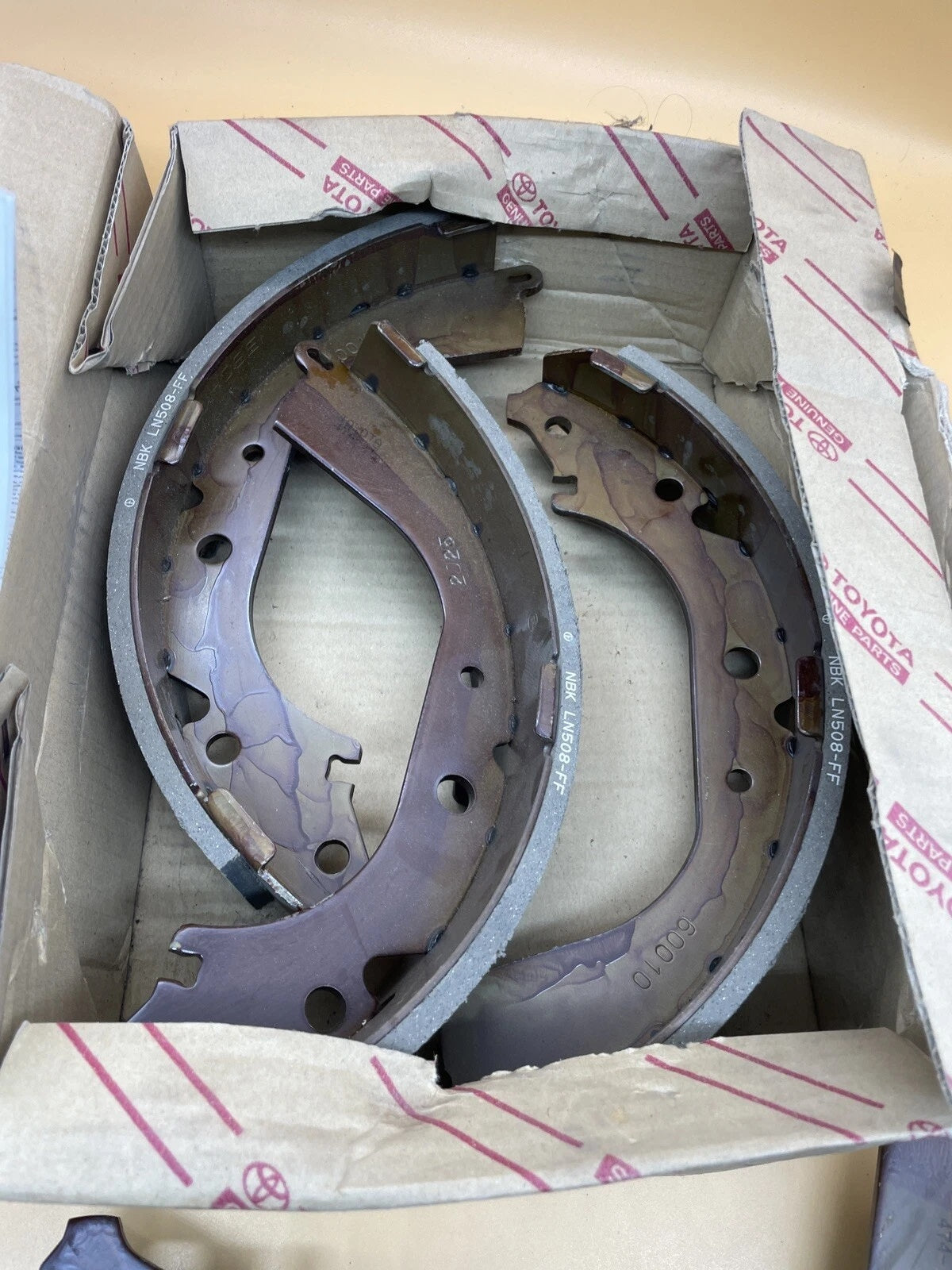 Shoe Kit, Rear Brake - Kit Genuine Toyota OEM 04495-60070 Land Cruiser