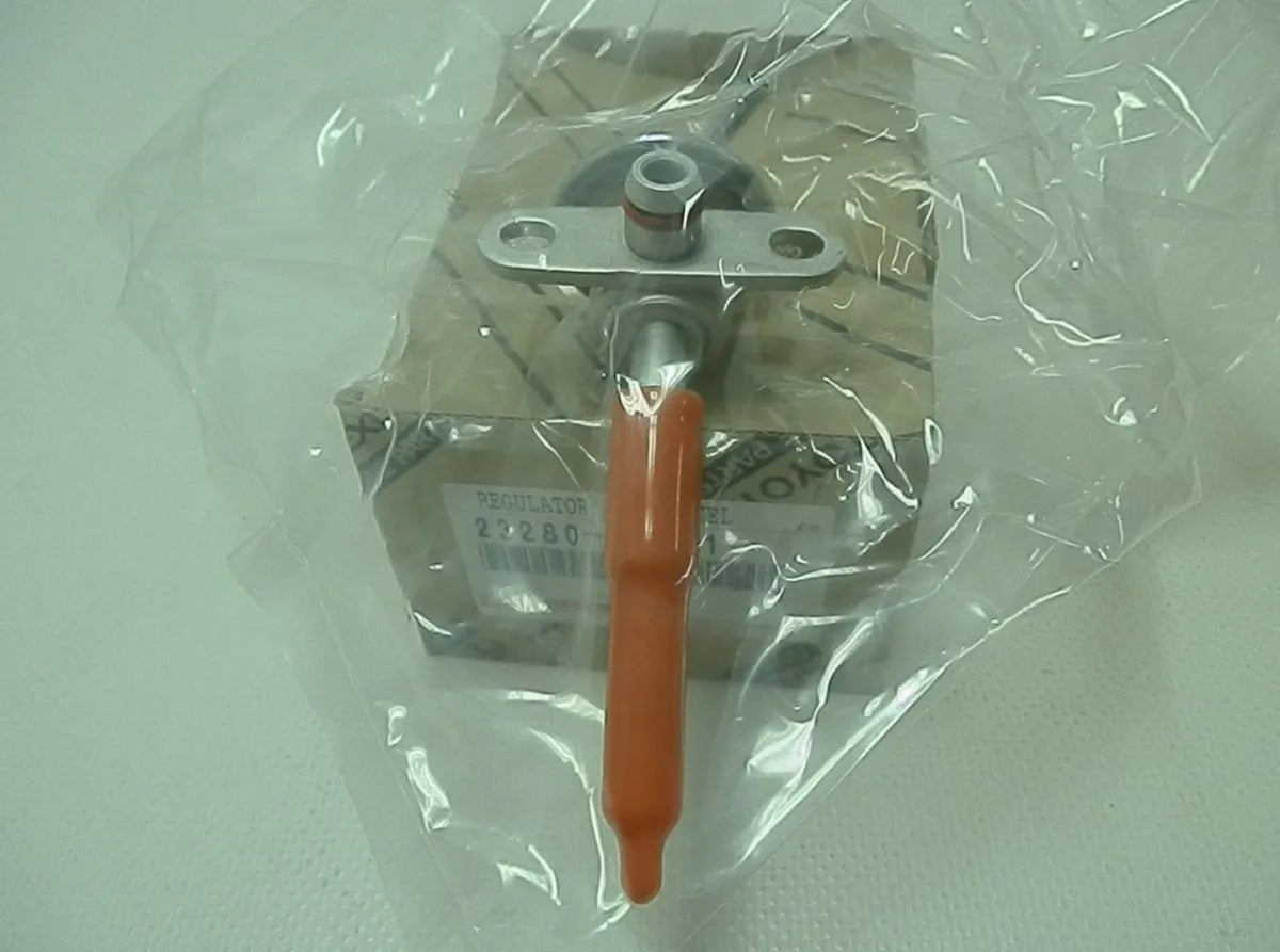 OEM GENUINE TOYOTA 4RUNNER FJ TUNDRA 4.0L FUEL PRESSURE REGULATOR 23280-31051