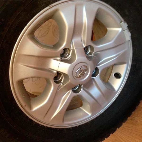 New Genuine OEM Toyota 05-07 Land Cruiser Wheel Hub Center Cap 42603-60671