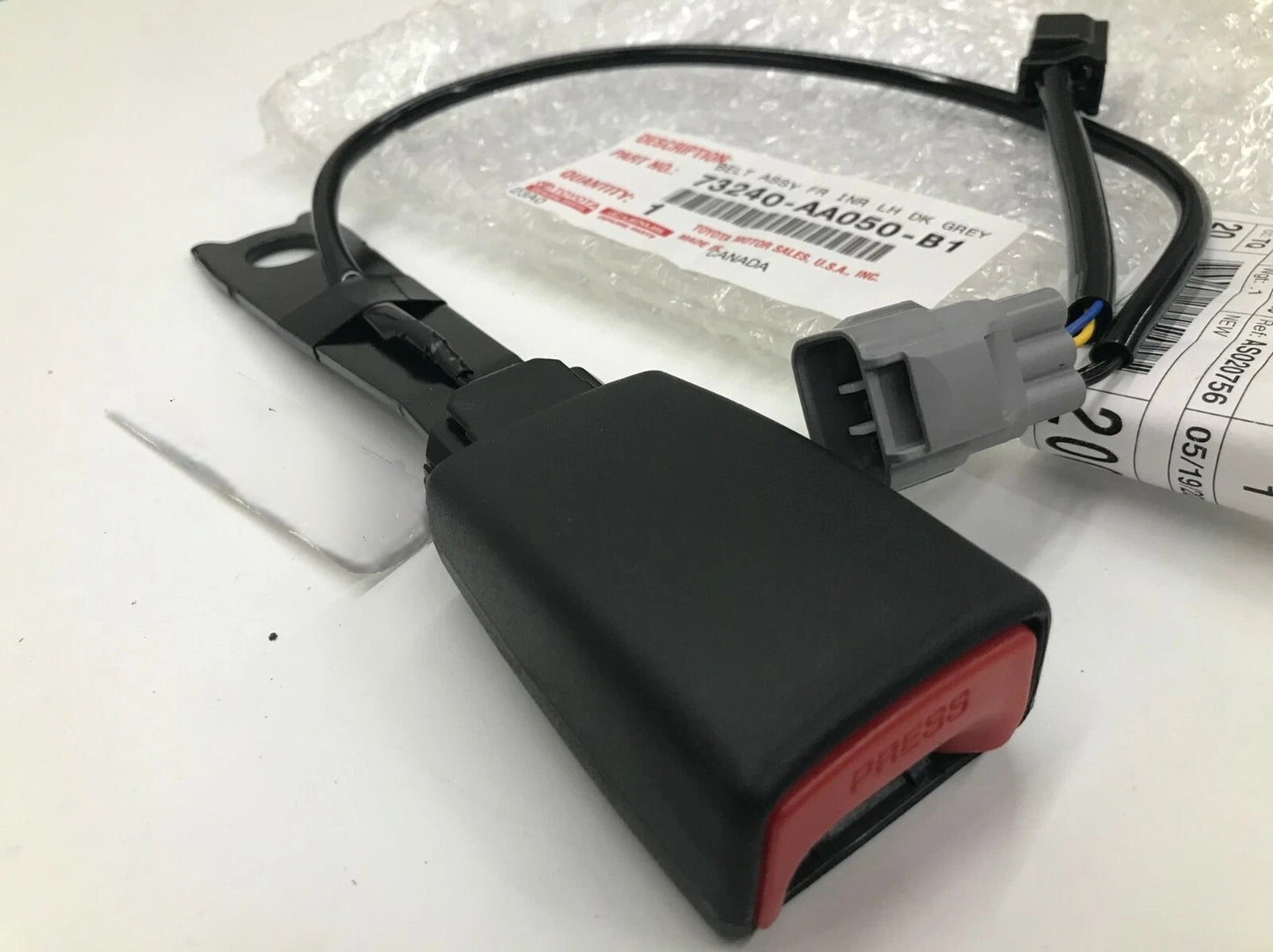 02-03 CAMRY LEFT FRONT SEAT BELT BUCKLE (W/O POWER SEAT) 73240-AA050-B1 GENUINE
