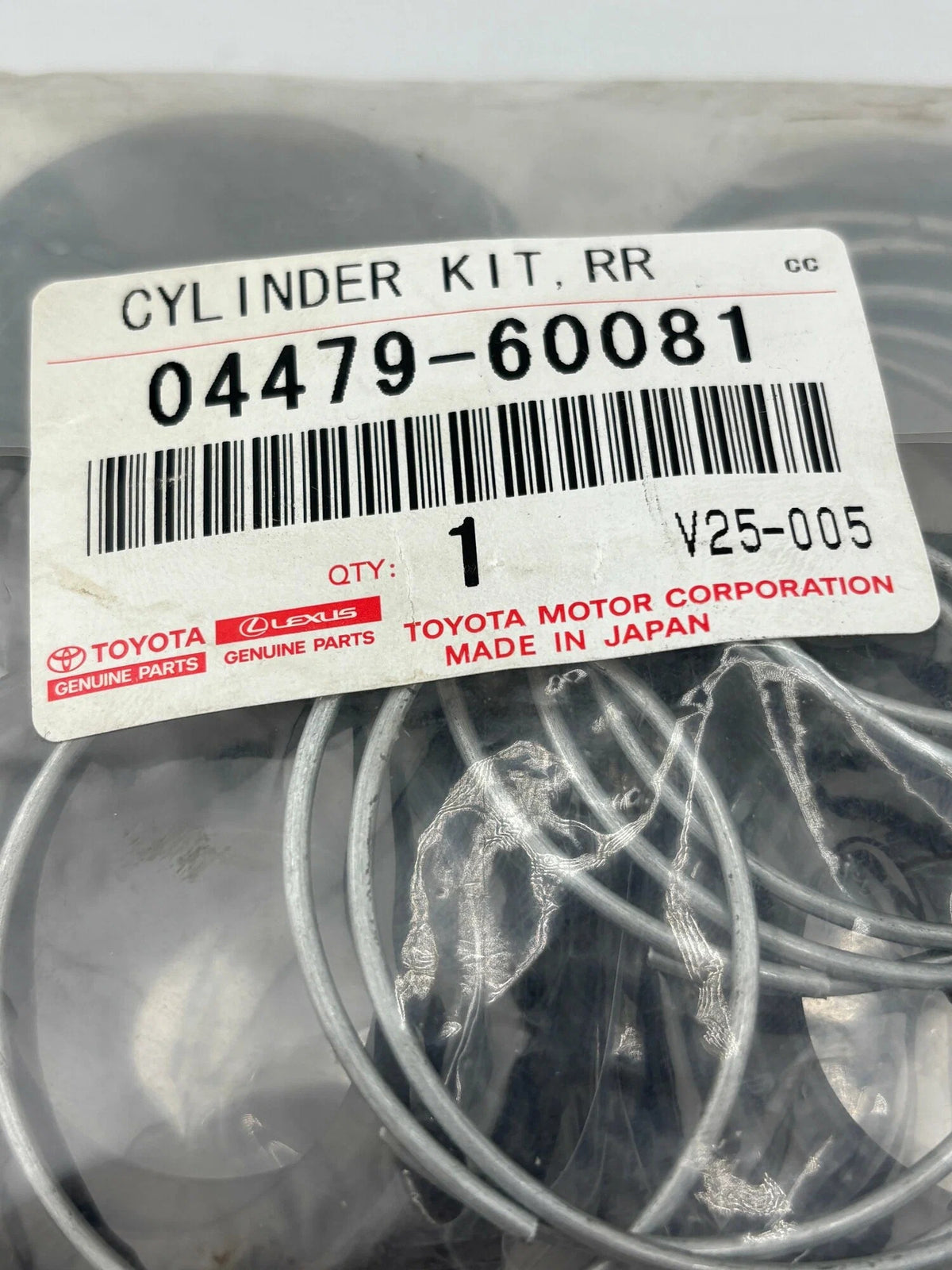 NEW GENUINE TOYOTA LEXUS FRONT BRAKE DISC CYLINDER CALIPER KIT 04479-60081