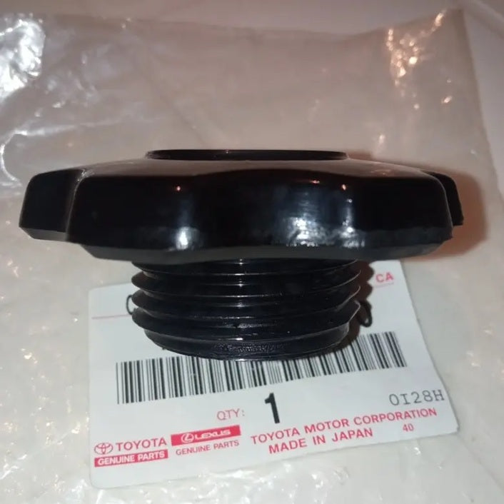 GENUINE OEM TOYOTA CLASSIC OIL FILLER CAP W/JAPANESE KATAKANA LOGO 12180-13010