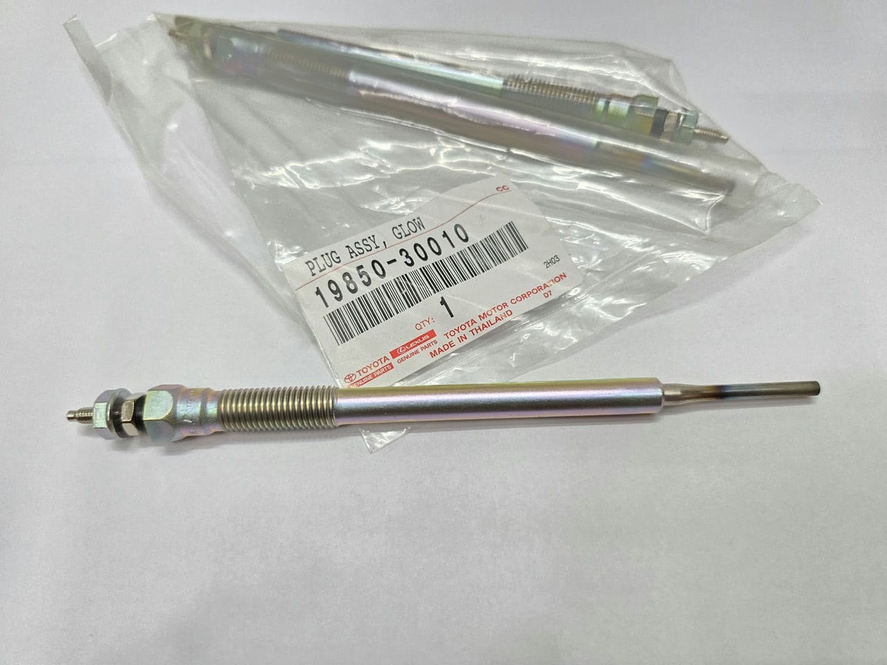 19850-30010 Toyota Plug assy, glow 1985030010, New Genuine OEM Part