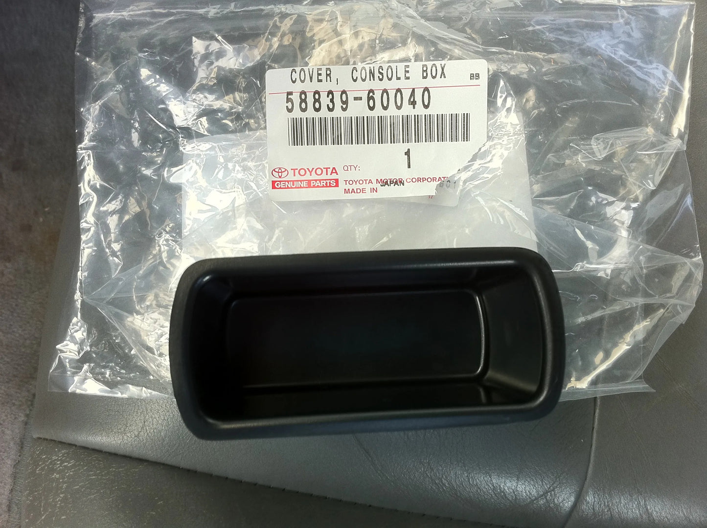 New Genuine OEM Lexus GX470 Toyota Land Cruiser Console box pocket 58839-60040