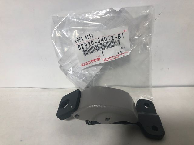 00-06 TOYOTA TUNDRA LEFT QUARTER WINDOW LATCH LOCK GRAY OEM 62920-34012-B1