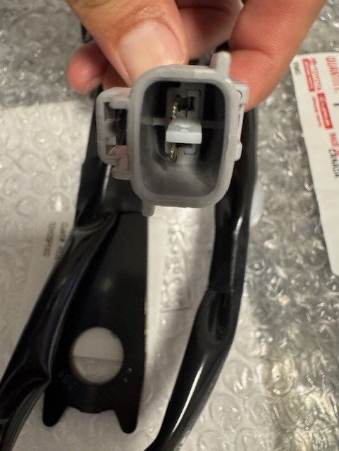 FRONT RIGHT PASSENGER SIDE SEAT BUCKLE OEM 73230-0C160-C0 SEQUOIA TUNDRA VENZA