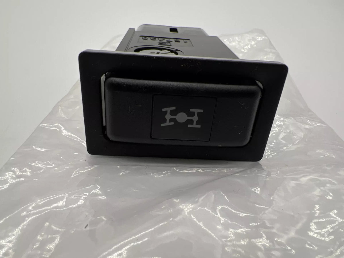 84725-60040 Land Cruiser 80 GENUINE Toyota Center Differential Lock Switch CDL
