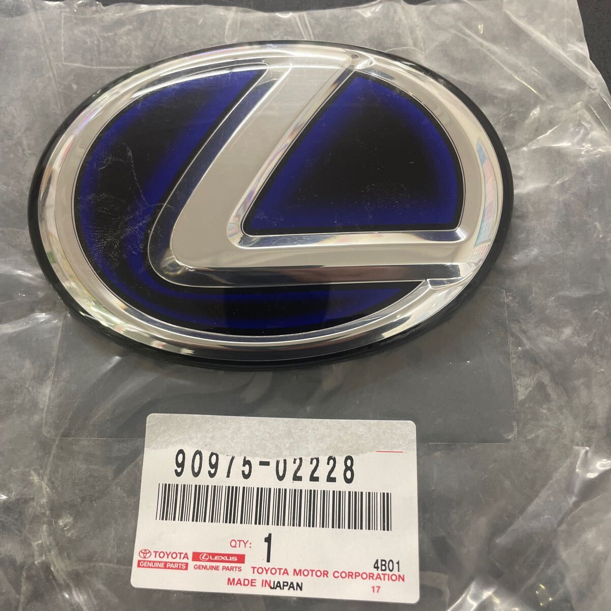 Lexus CT200h HS250h RX350 RX450h OEM Genuine Trunk Logo Badge Emblem 90975-02228