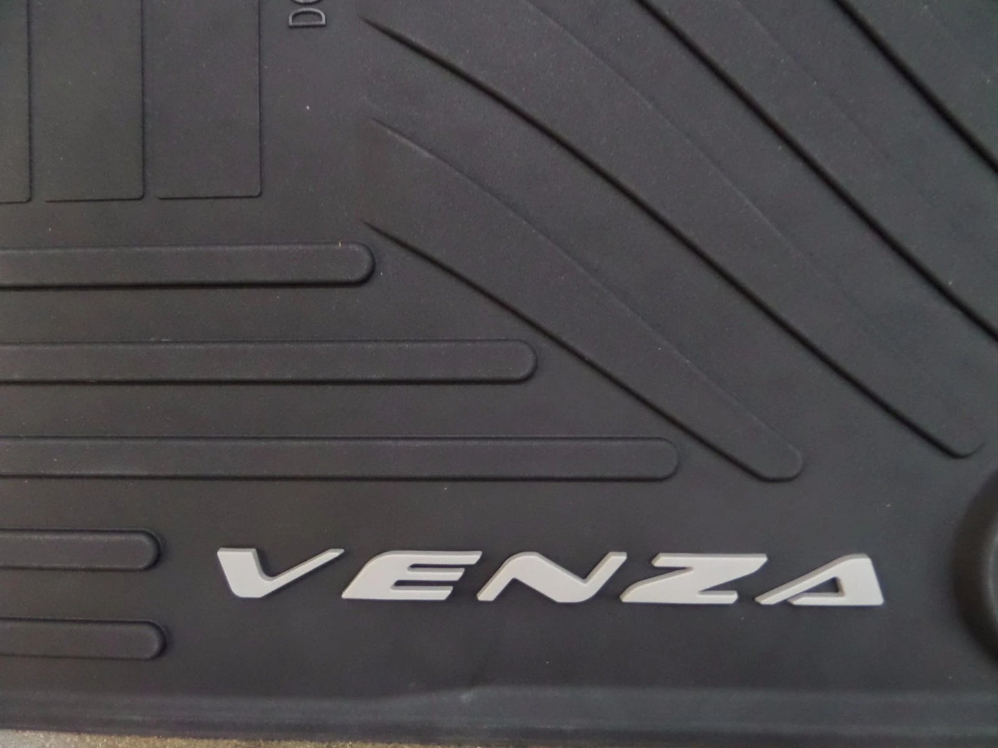 OEM 2013-14 TOYOTA VENZA BLACK ALL WEATHER FLOOR MAT SET OF 4 / PT206-0T130-20